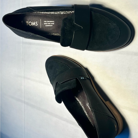 Black Toms women’s shoes. - Picture 1 of 2